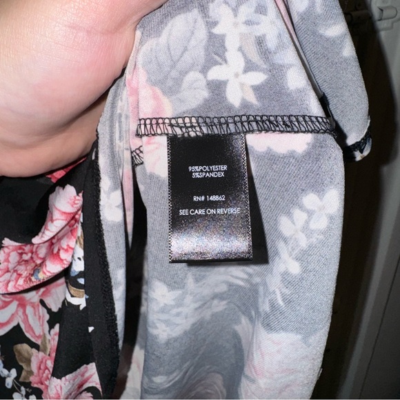 ✨torrid black multicolor floral v-neck short sleeve blouse✨ - Picture 3 of 4